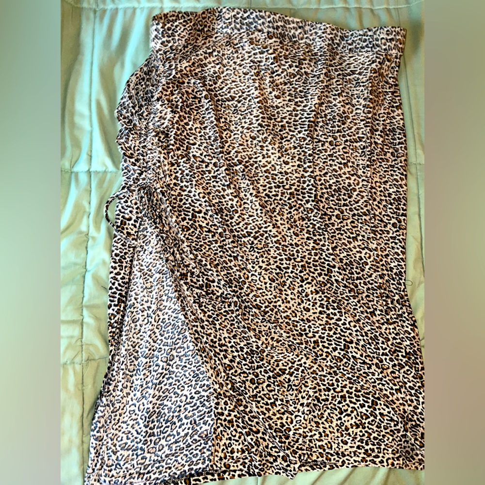 NWT LEOPARD PRINT SKIRT WITH SIDE TIE. SIZE 4X
